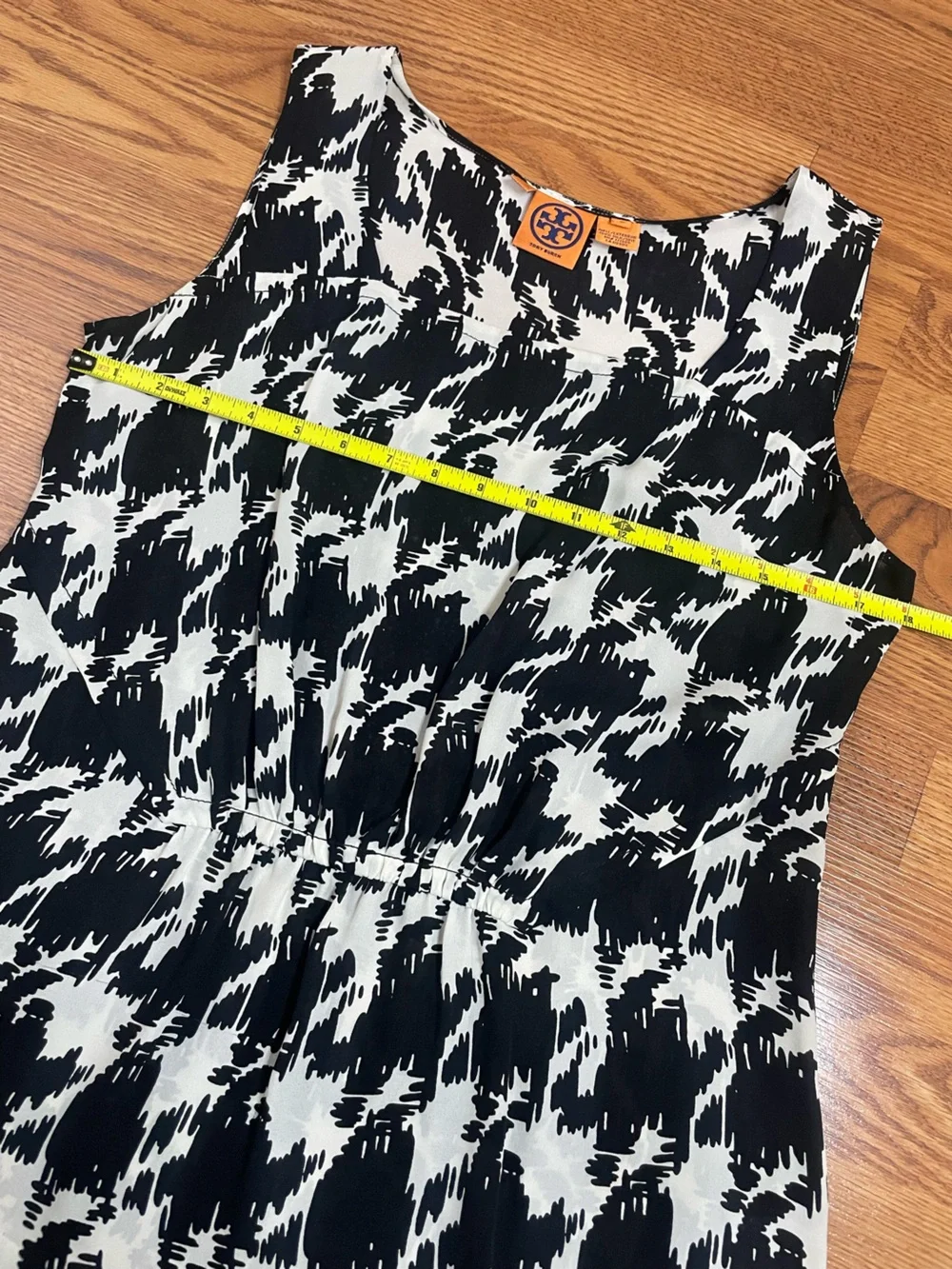 Tory Burch Black White Abstract Print 100% Silk Sleeveless Top Size 10